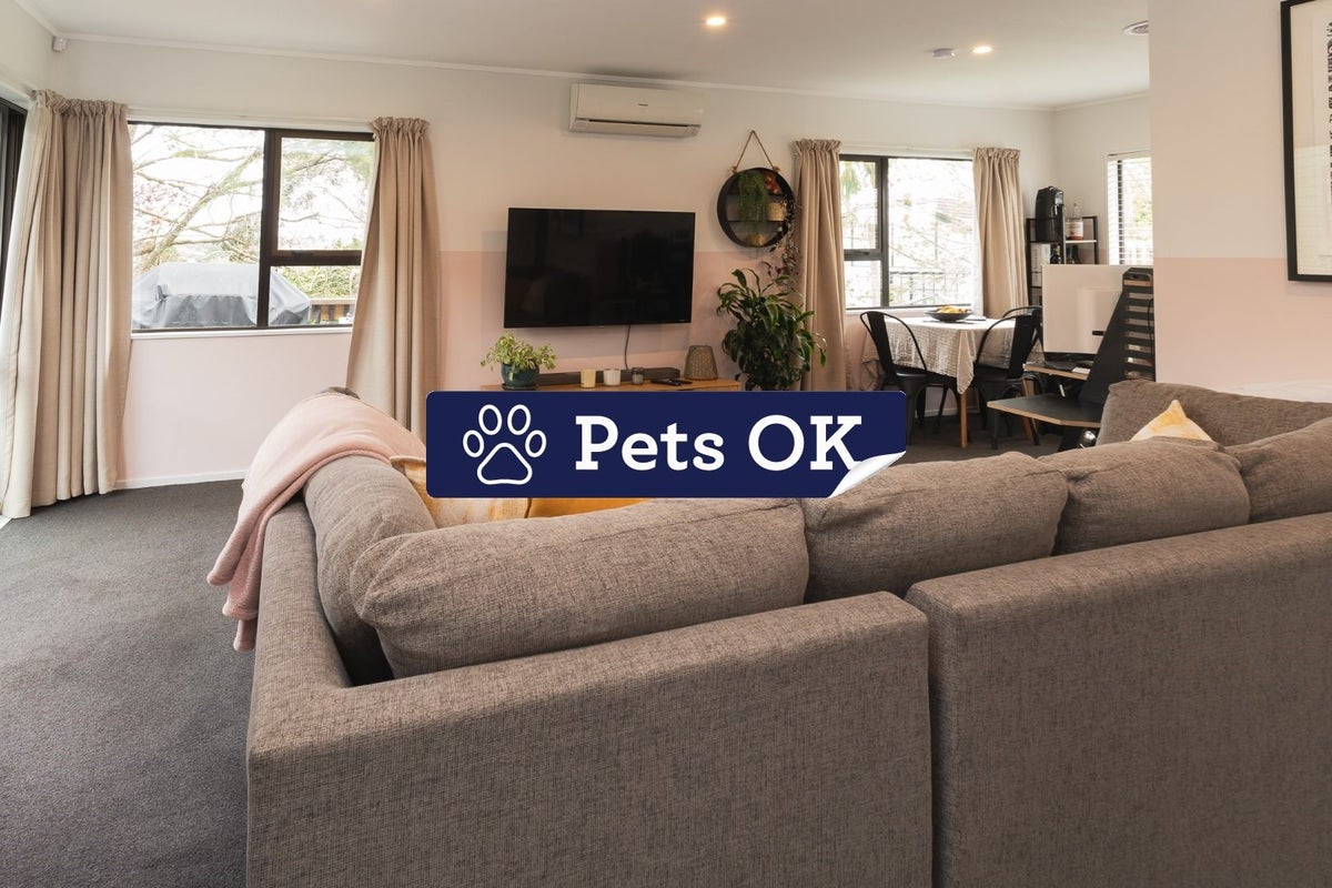 2/2 Oreil Avenue, West Harbour, Auckland - Carousel 1