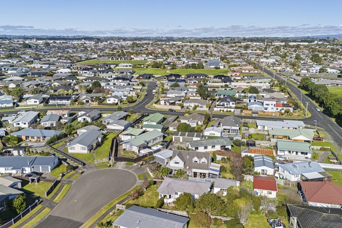 26 Meade Place, Bell Block, New Plymouth - Carousel 31