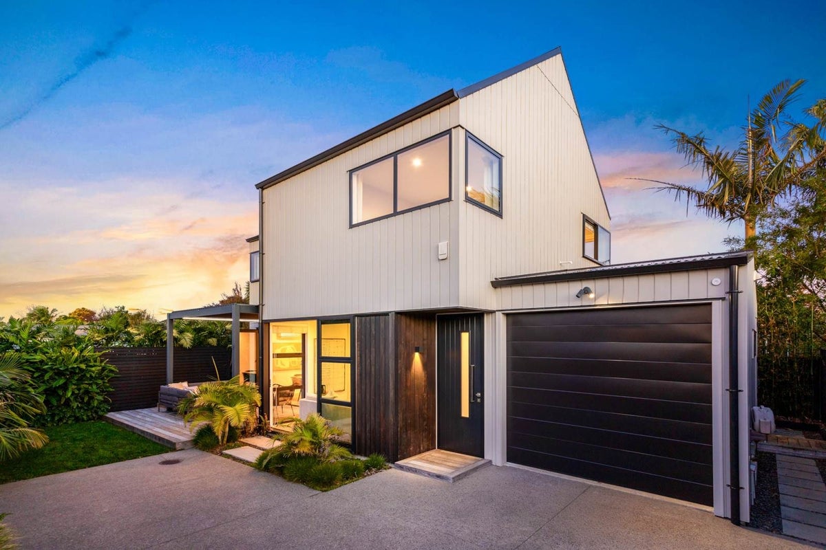 51A Waipani Road, Te Atatu Peninsula, Waitakere City, Auckland - Carousel 1