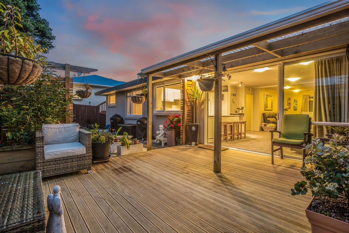 63 The Drive, Tawa, Wellington - Carousel 1