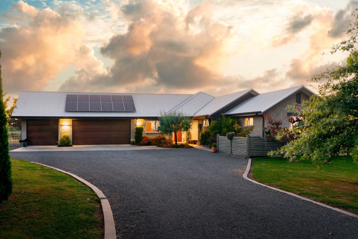 33 Lee Road, Burbush, Hamilton - Carousel 2