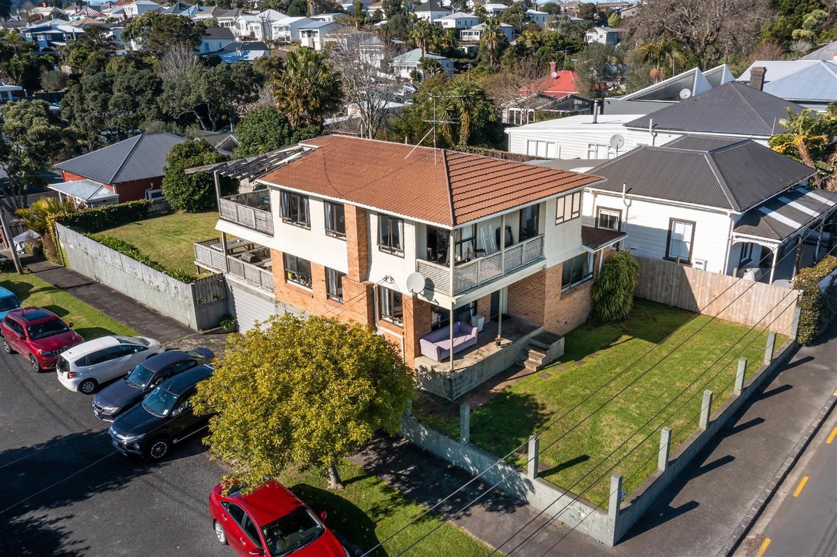 11 School Road, Morningside, Auckland - Carousel 1