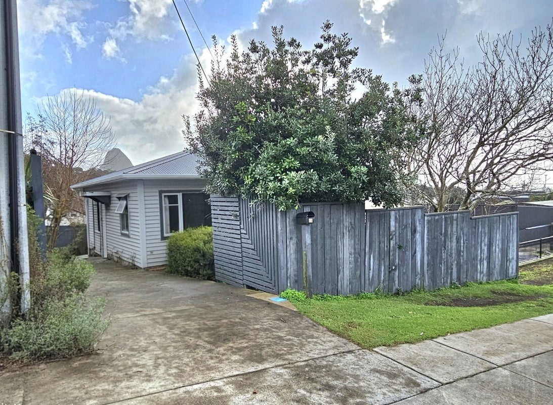 40 Pioneer Road, Moturoa, New Plymouth - Carousel 1