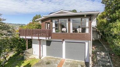 7 Saint Aidans Way, Tawa, Wellington - Carousel 1