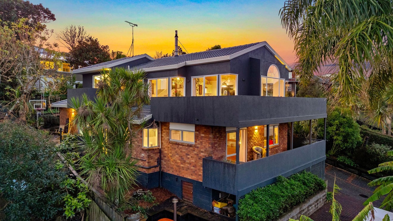 2/962 Beach Road, Torbay, Auckland - Carousel 2