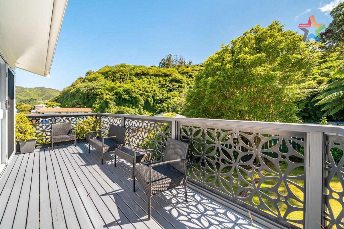 5 Ruth Grove, Karori, Wellington - Carousel 1