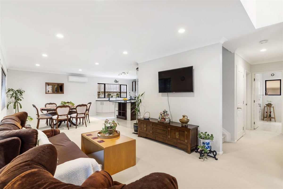 1A Simmental Crescent, Somerville, Manukau - Carousel 2