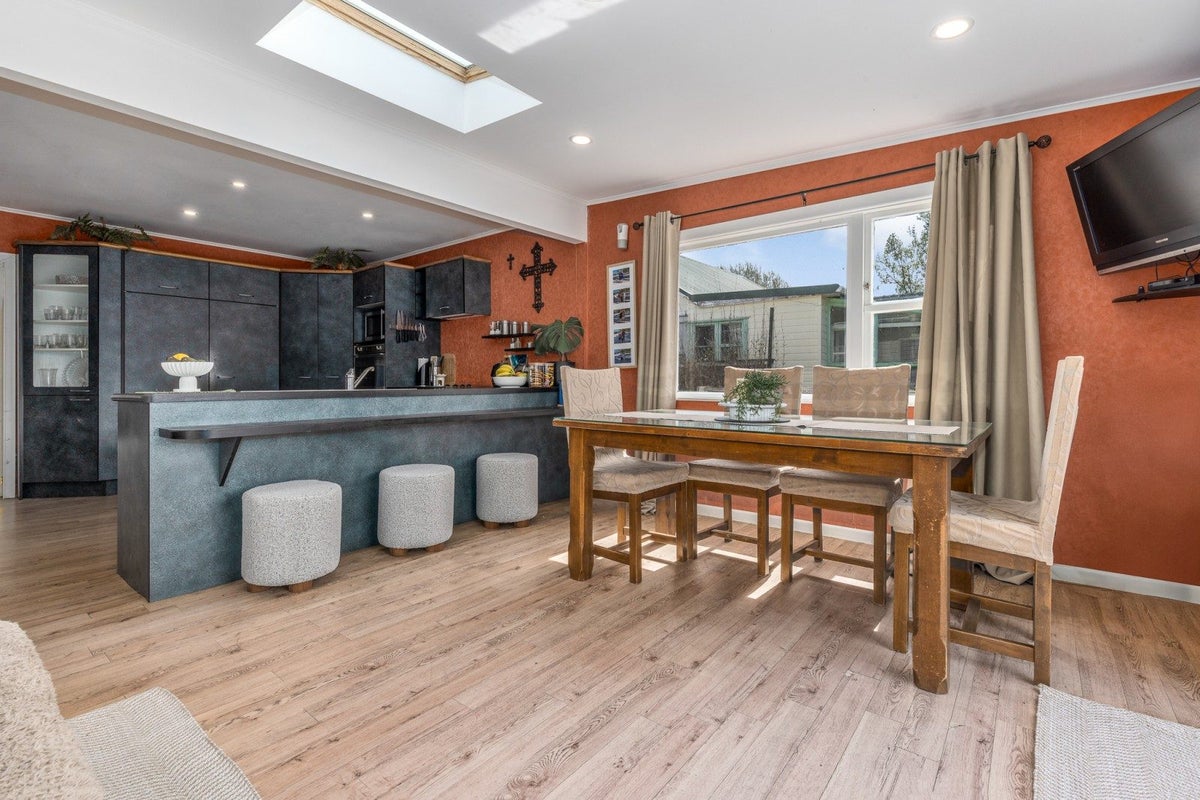 89 Waddington Drive, Naenae, Lower Hutt - Carousel 2