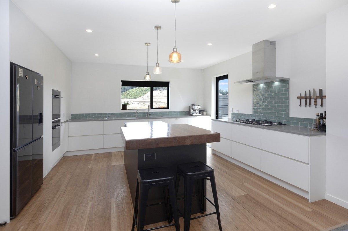 27 Long Acre Drive, Cracroft, Christchurch - Carousel 2