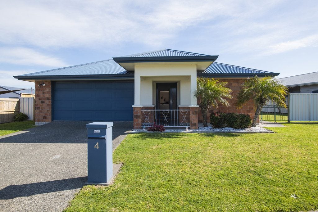4 Margaret Place, Lytton West, Gisborne - Carousel 1
