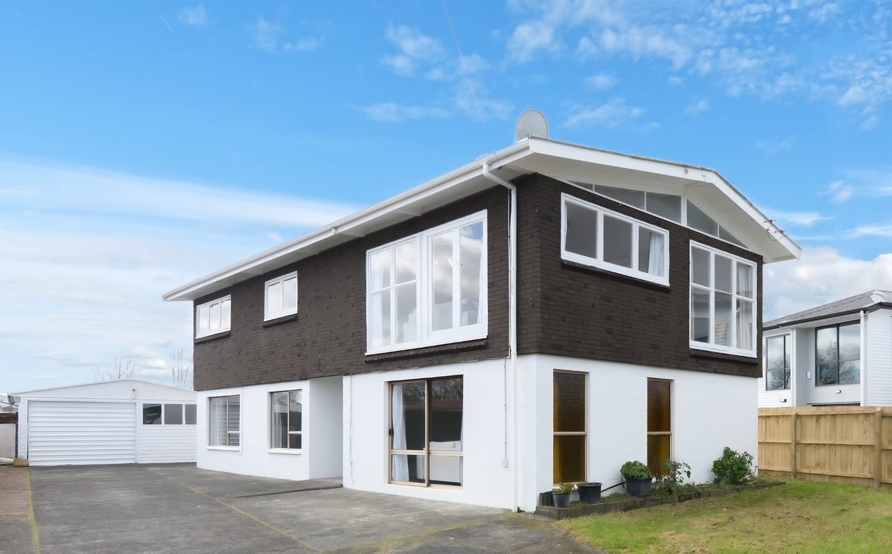 10 Chaucer Place, Blockhouse Bay, Auckland - Carousel 1