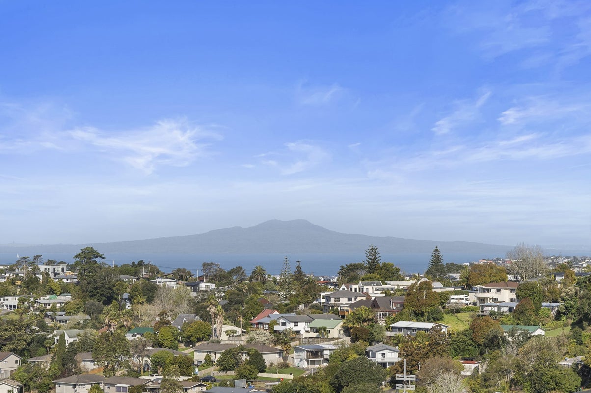 1 Cairnbrae Court, Northcross, Auckland - Carousel 2