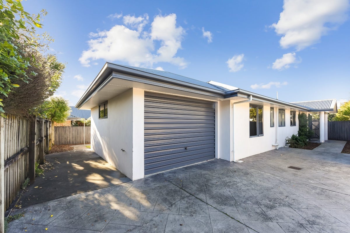 85B Templemore Drive, Richmond, Richmond - Carousel 1