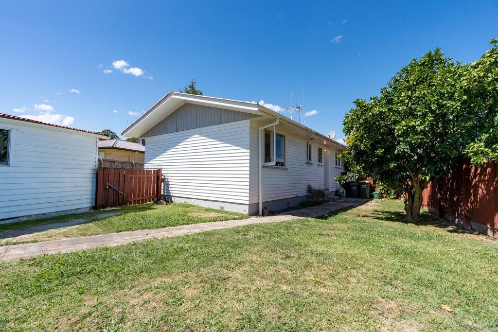 6 Manapouri Place, Glenview, Hamilton - Carousel 2