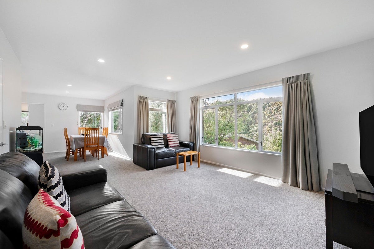 20 Longmont Terrace, Churton Park, Wellington - Carousel 2