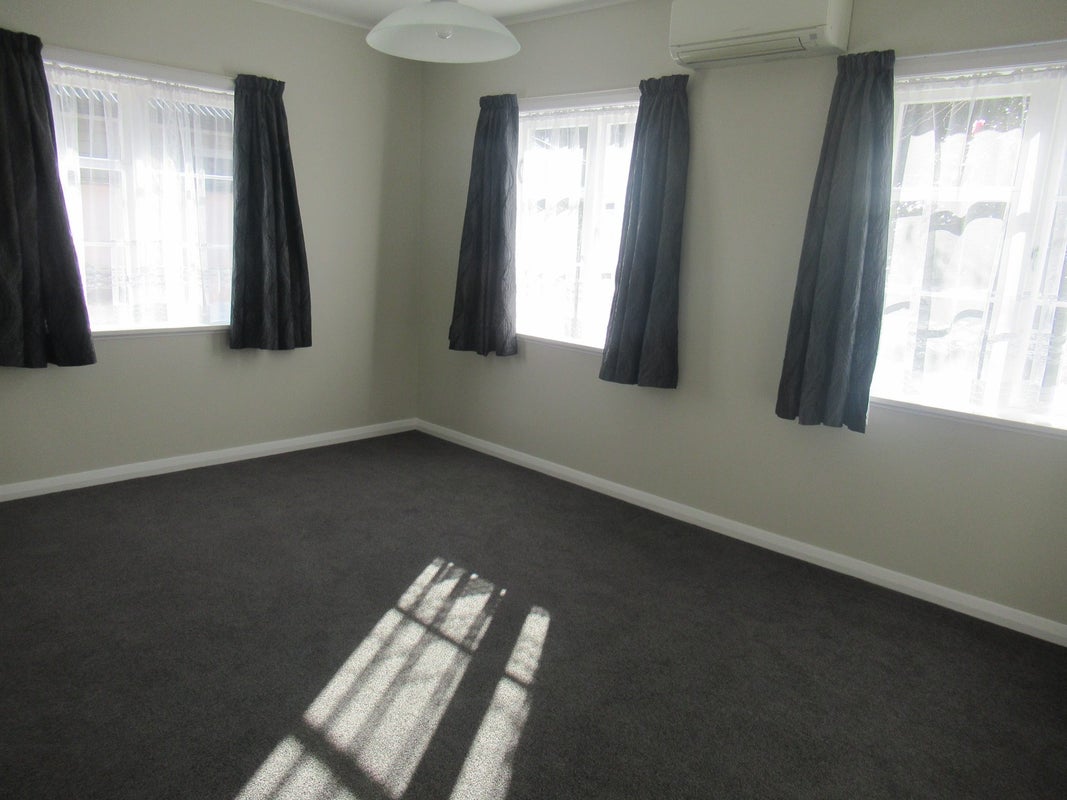2 St James Avenue, Boulcott, Lower Hutt - Carousel 2