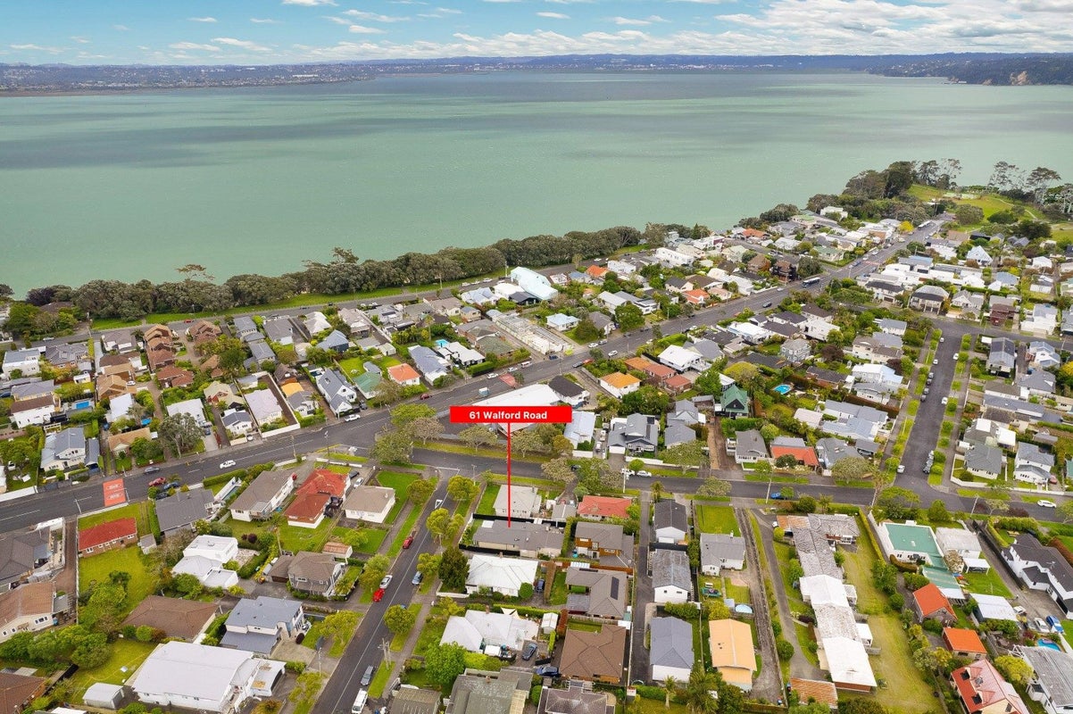 61 Walford Road, Point Chevalier, Auckland  - Carousel 21