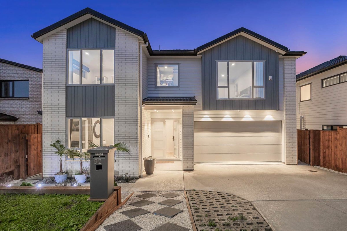 92 Tir Conaill Avenue, Flat Bush, Auckland - Carousel 1