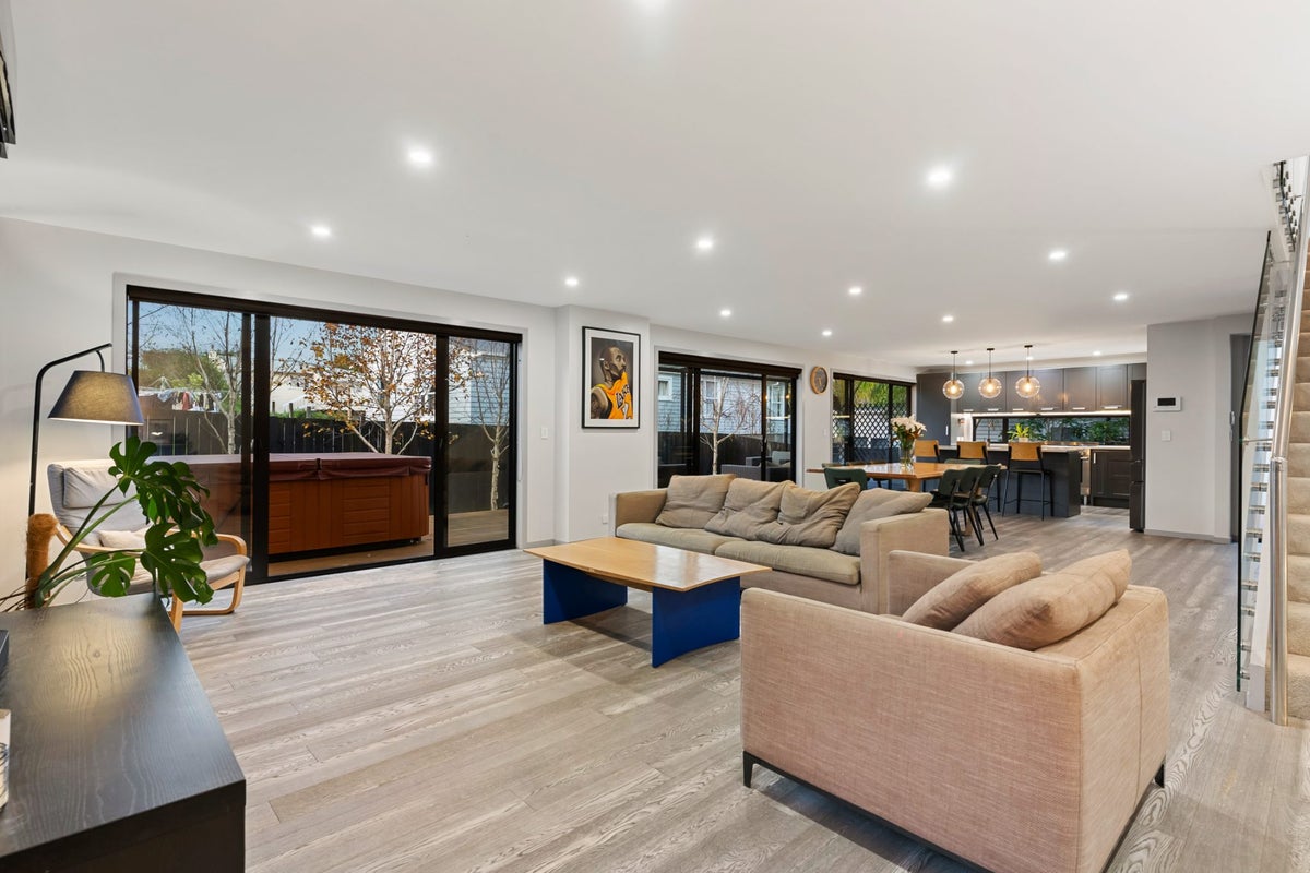 3B Edgerton Road, Te Atatu Peninsula, Auckland - Carousel 2