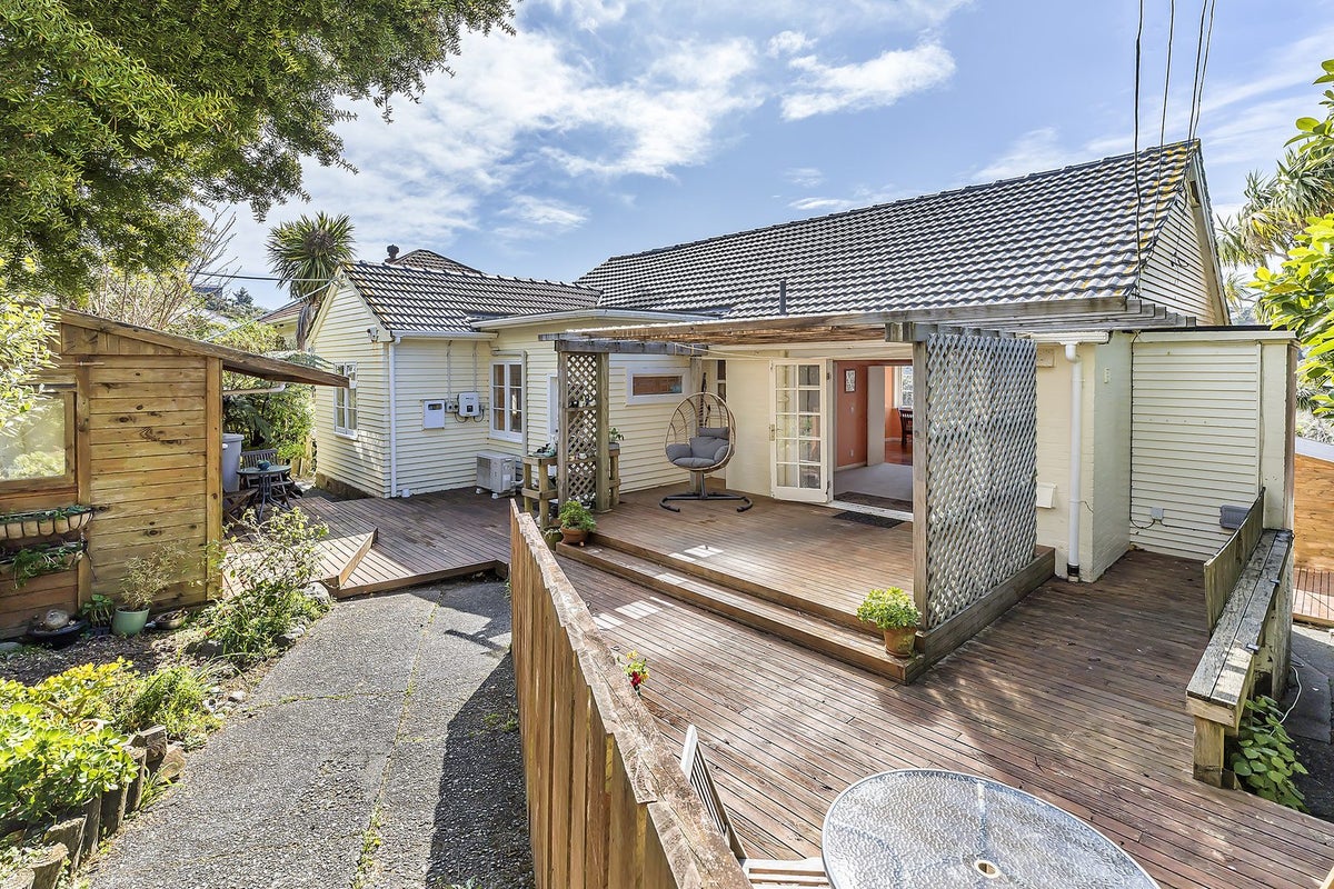 13 St Albans Avenue, Karori, Wellington - Carousel 1