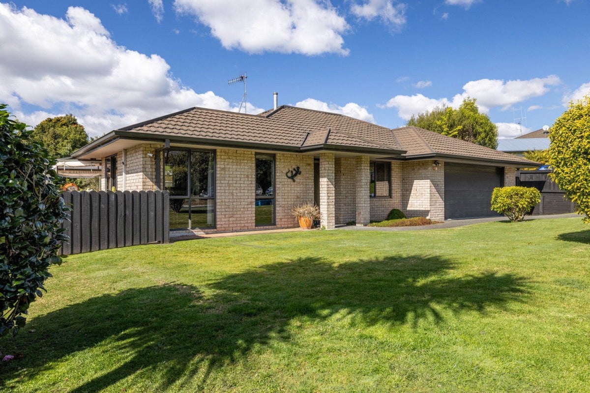 16 Bateleur Close, Welcome Bay, Tauranga - Carousel 2