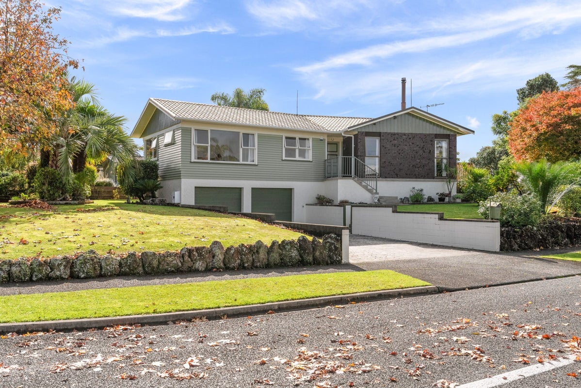 1 Rugby Place, Kamo, Whangarei - Carousel 1
