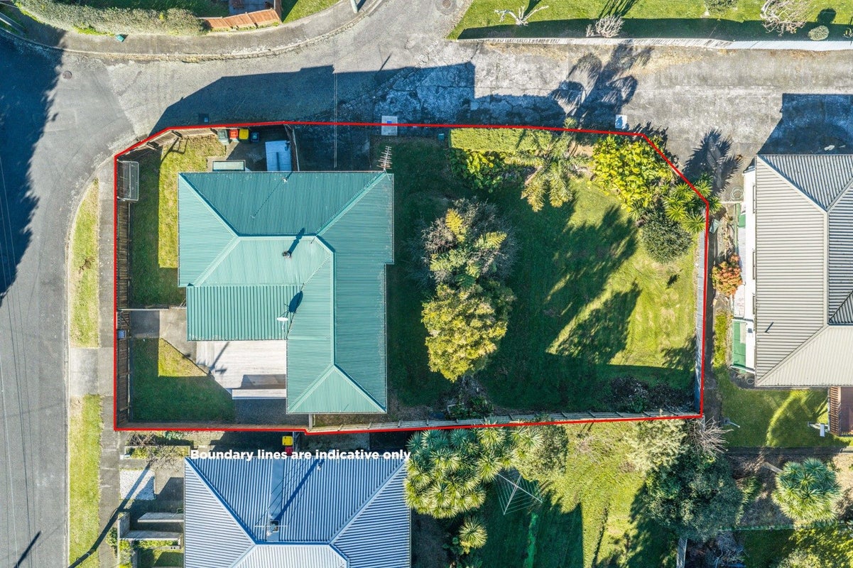 15 York Crescent, Westown, New Plymouth - Carousel 24