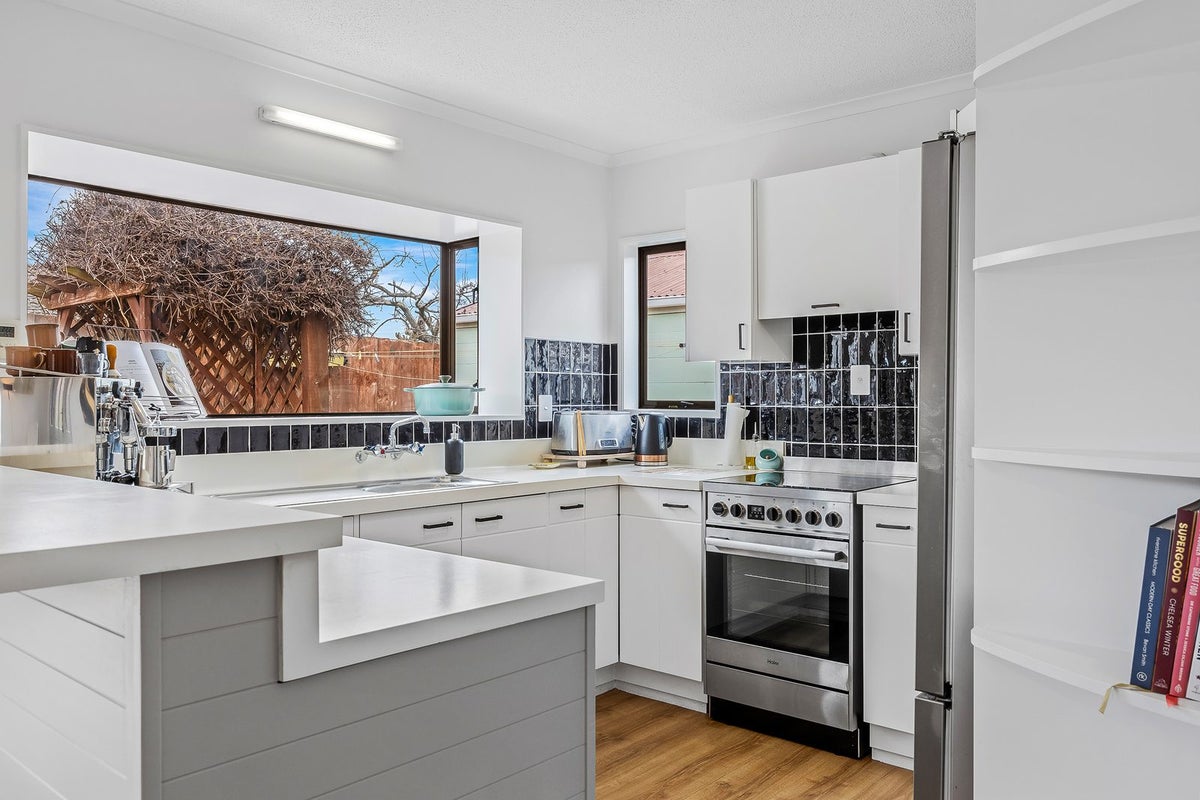 2/50 Ambleside Drive, Burnside, Christchurch City, Canterbury - Carousel 2