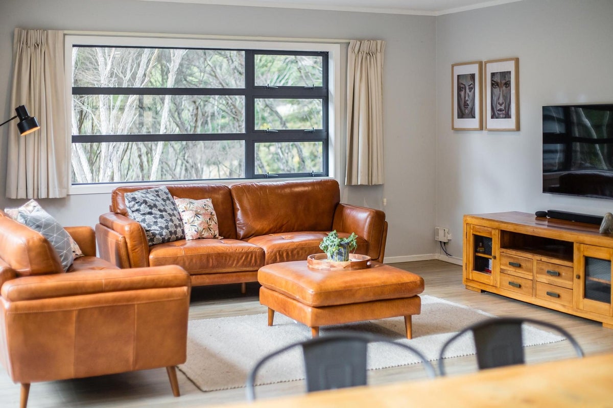 132 Navigation Drive, Whitby, Porirua - Carousel 2