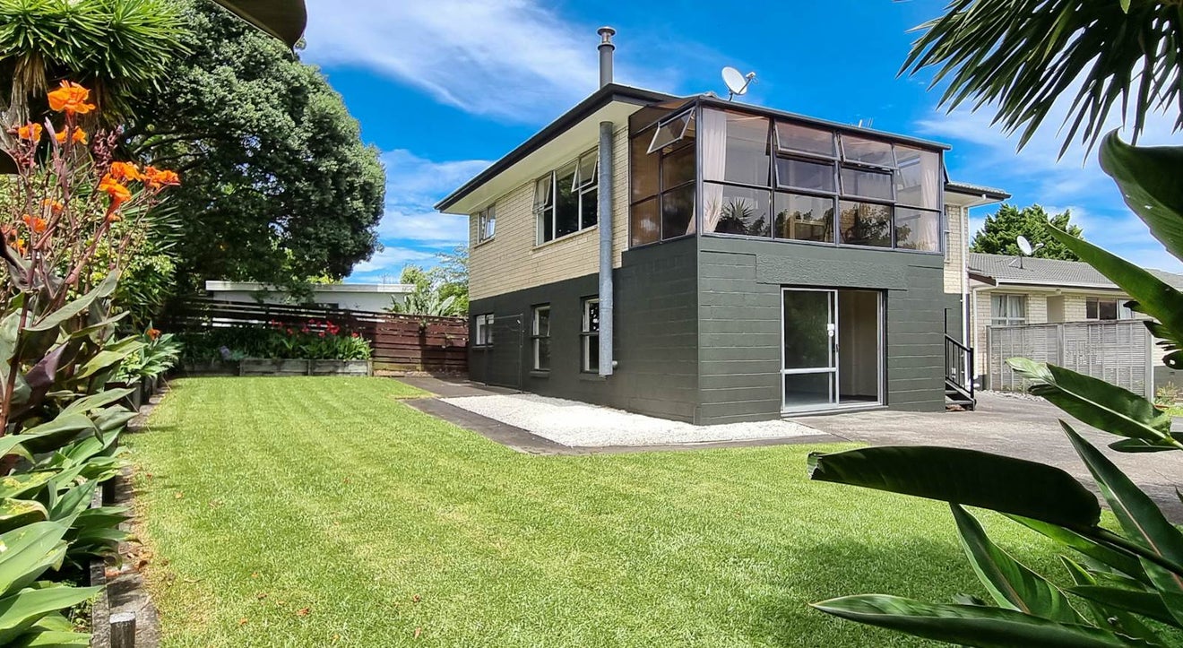 3/2 Bellcroft Place, Belmont, Auckland - Carousel 1