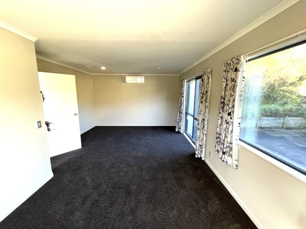 30A Domanski Crescent, Owhiro Bay, Wellington - Carousel 2
