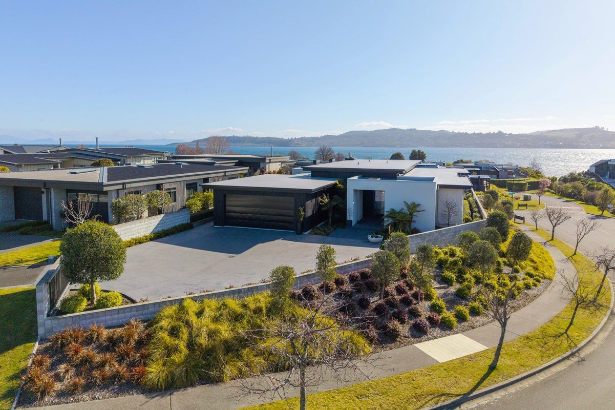 35 Pukenamu Road, Rainbow Point, Taupo - Carousel 1