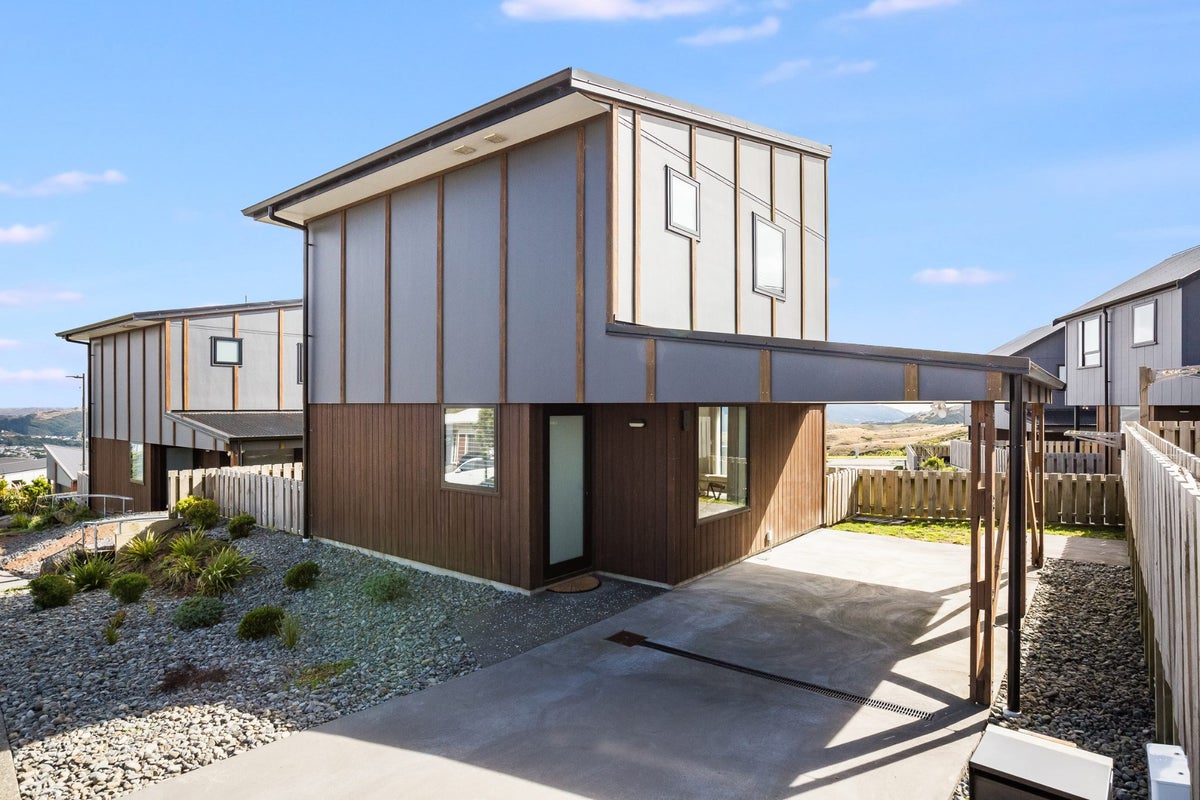 75 Cedarwood Street, Woodridge, Wellington - Carousel 1