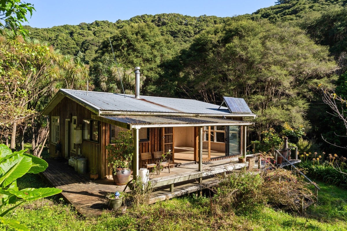 240 Cave Road, Waimata - Carousel 1