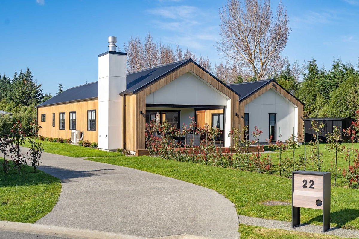 22 Mill Grove, Clareville, Carterton - Carousel 2