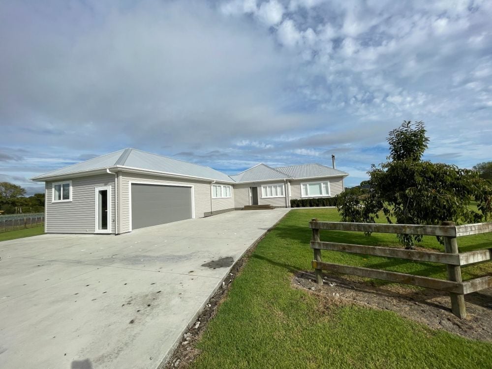 13 Trotting Course Drive, Kumeu, Kumeu - Carousel 1