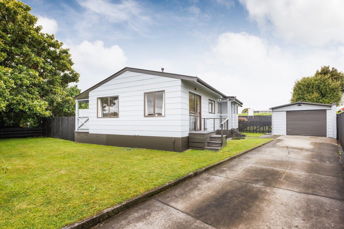 15 Willowstream Grove, Cloverlea, Palmerston North - Carousel 12
