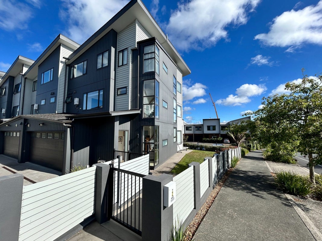 2 Moki Place, Long Bay, Auckland - Carousel 1