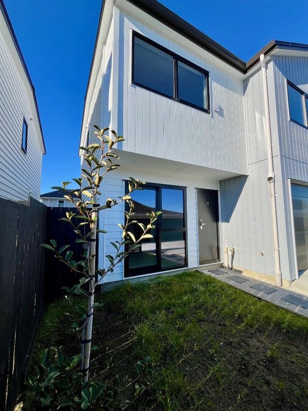 37 Flanshaw Road, Te Atatu South, Auckland - Carousel 2