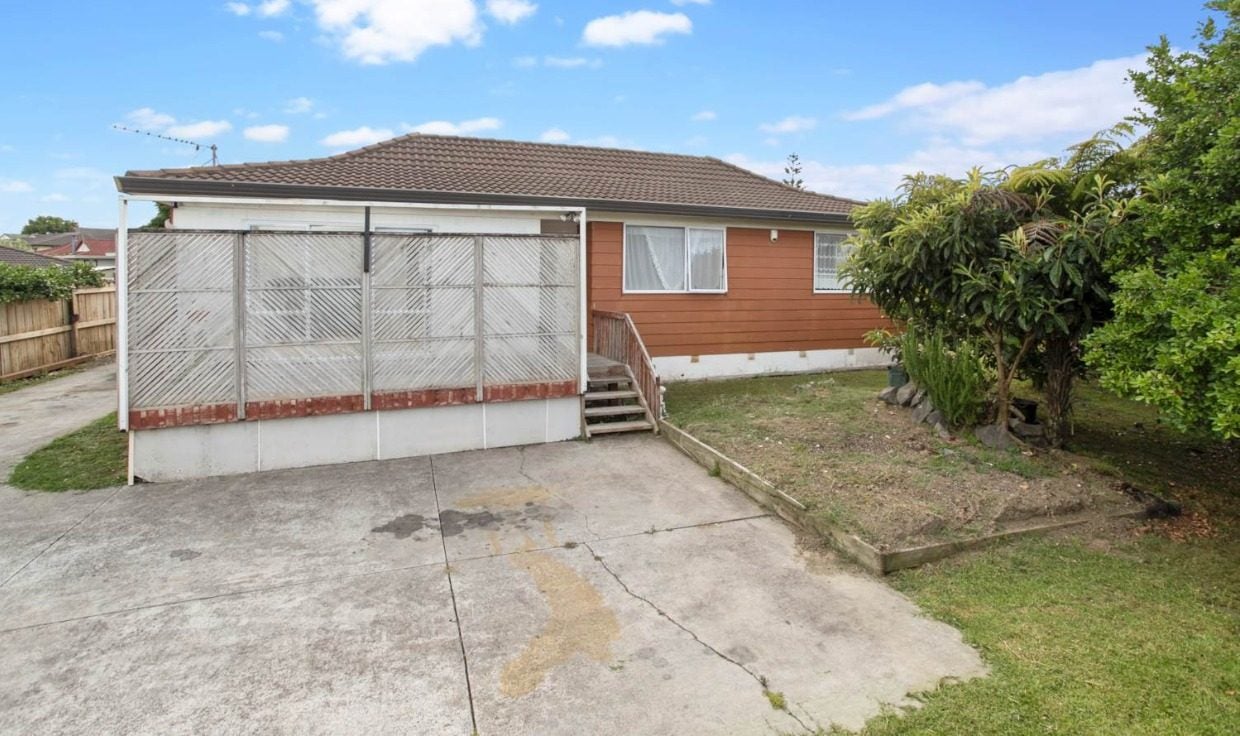 25 Etherton Drive, Weymouth, Auckland - Carousel 1