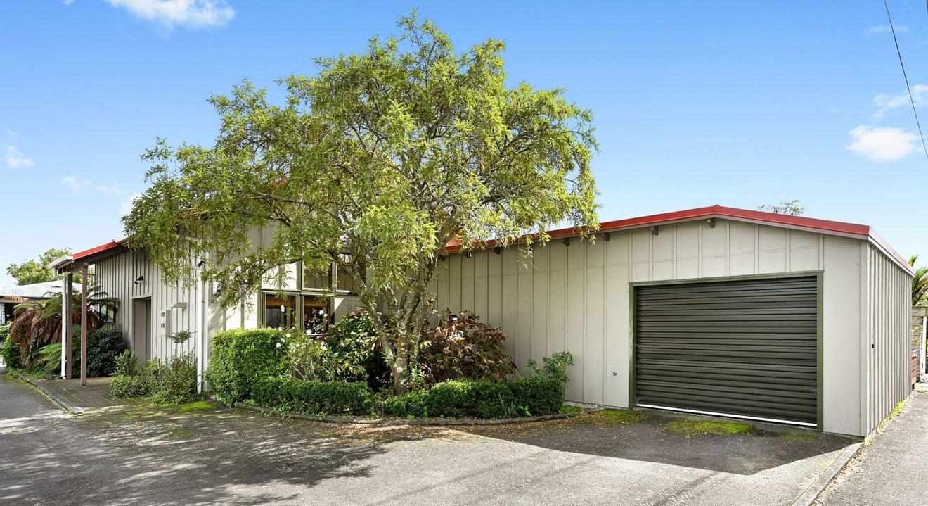 243 Dey Street, Hamilton East, Hamilton - Carousel 2