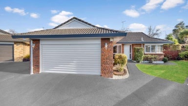 2/24 Pajaro Place, Golflands, Auckland - Carousel 1