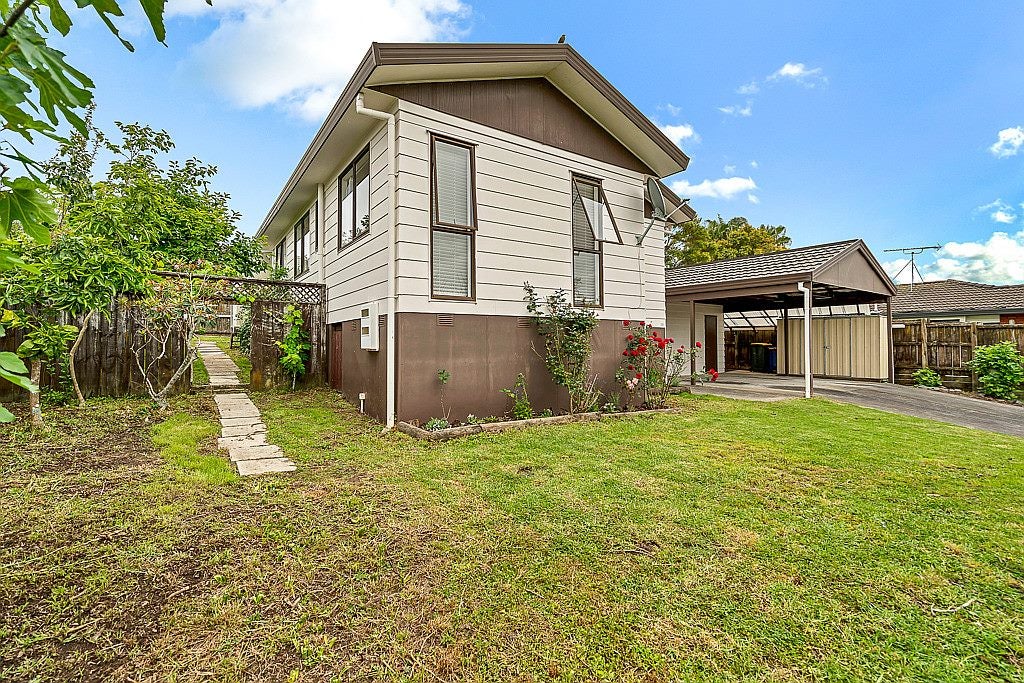 55 Hassan Drive, Massey, Auckland - Carousel 1