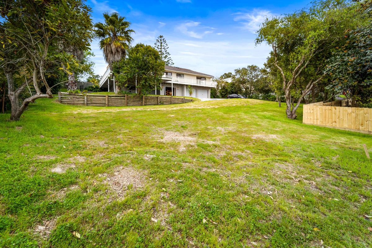 8A Cedar Terrace, Stanmore Bay, Whangaparaoa - Carousel 1