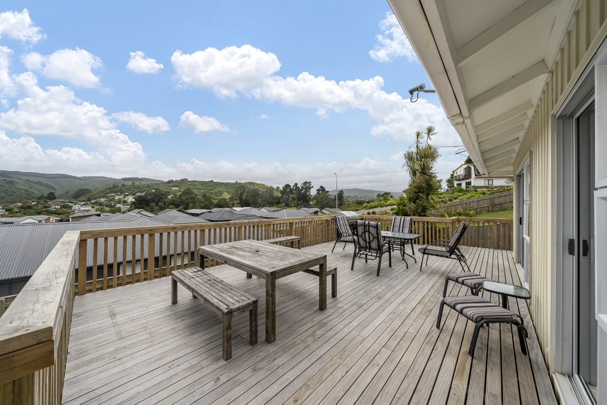 39 Aniseed Grove, Timberlea, Upper Hutt - Carousel 2