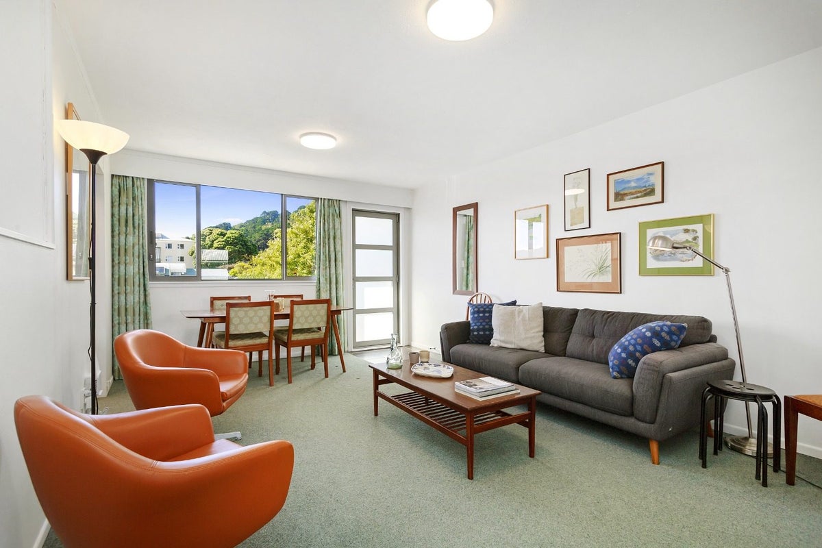 9/4 Derby Street, Mount Victoria, Wellington - Carousel 2