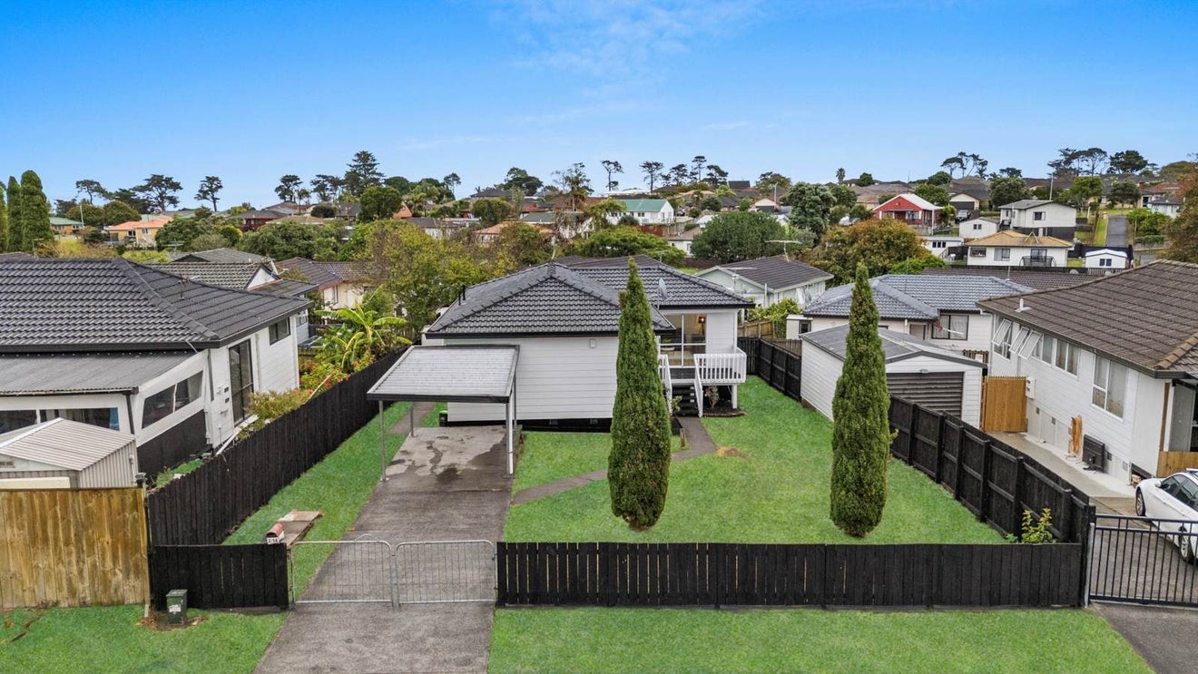 2/14 Silver Creek Road, Weymouth, Auckland - Carousel 1