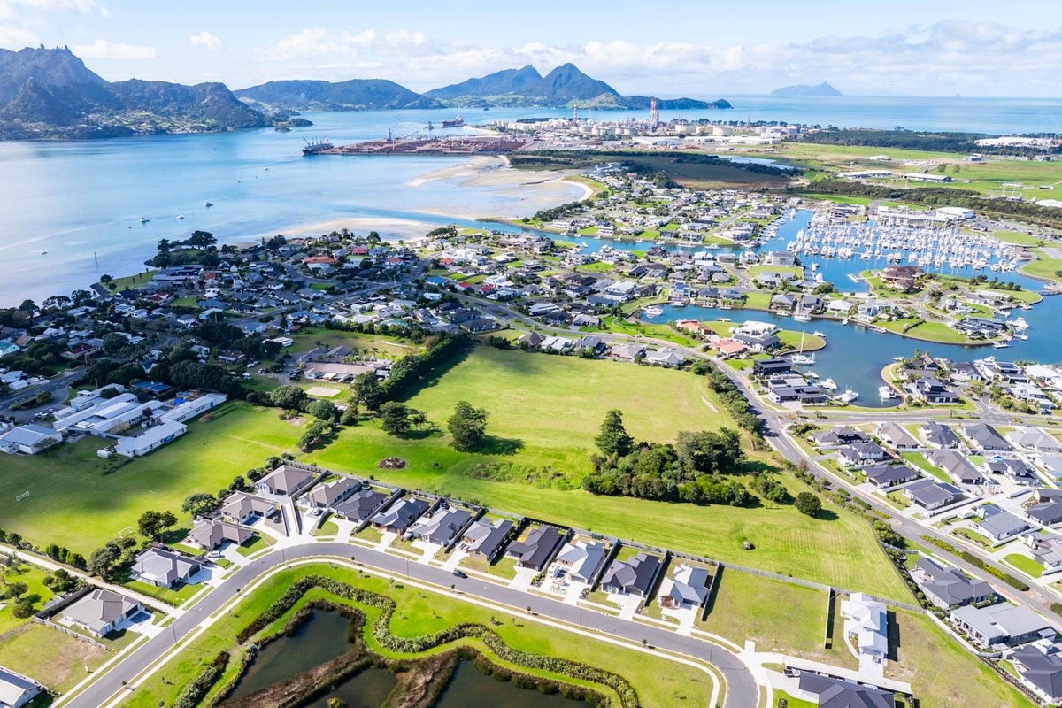 71 Kaurinui Crescent, One Tree Point - Carousel 2