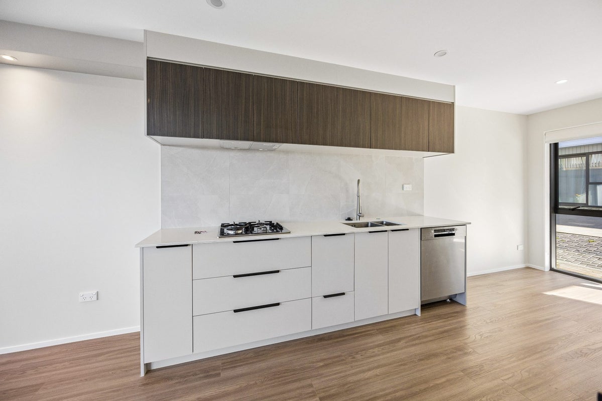 7/33 Buscomb Avenue, Henderson, Auckland - Carousel 2