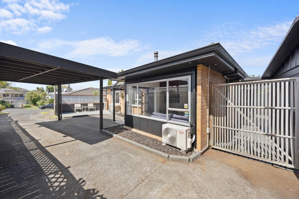 2/15 Rotoiti Avenue, Pakuranga Heights, Auckland - Carousel 1